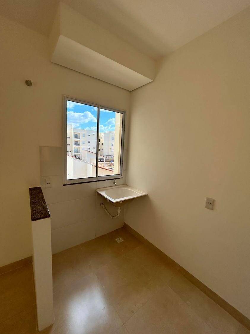 Casa à venda com 2 quartos, 66m² - Foto 8