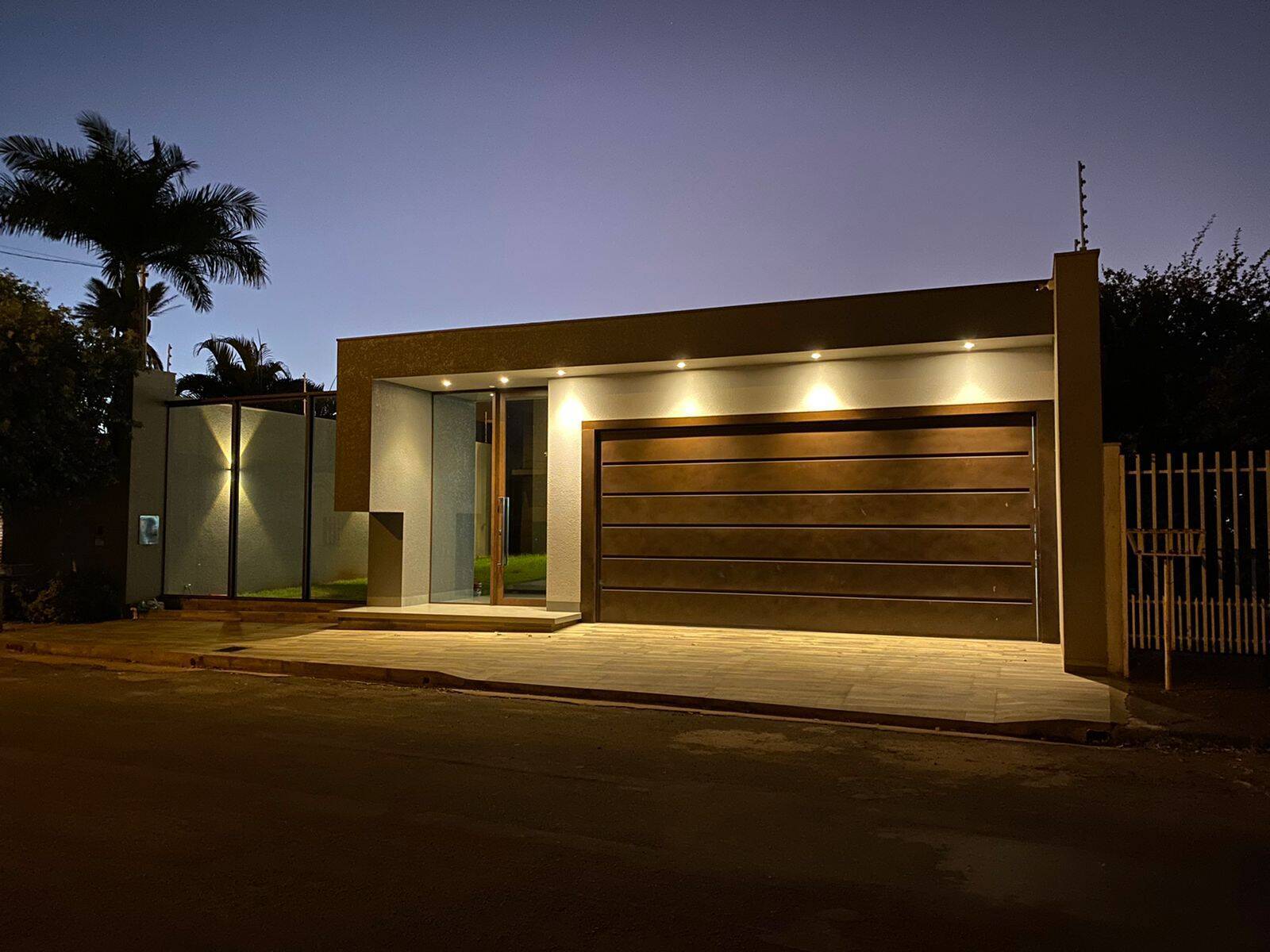 CASA DE ALTO PADRÃO NO JD TANAKA : 2.000.000,00 COM 3 SUITES -EM TANGARA DA