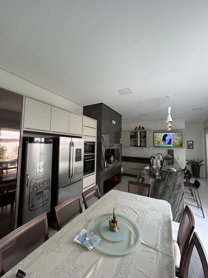 Casa, 3 quartos, 219 m² - Foto 32