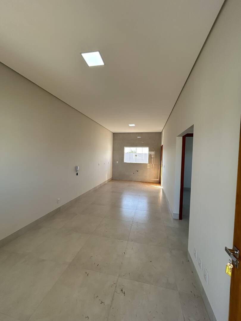 Casa à venda com 2 quartos, 71m² - Foto 3