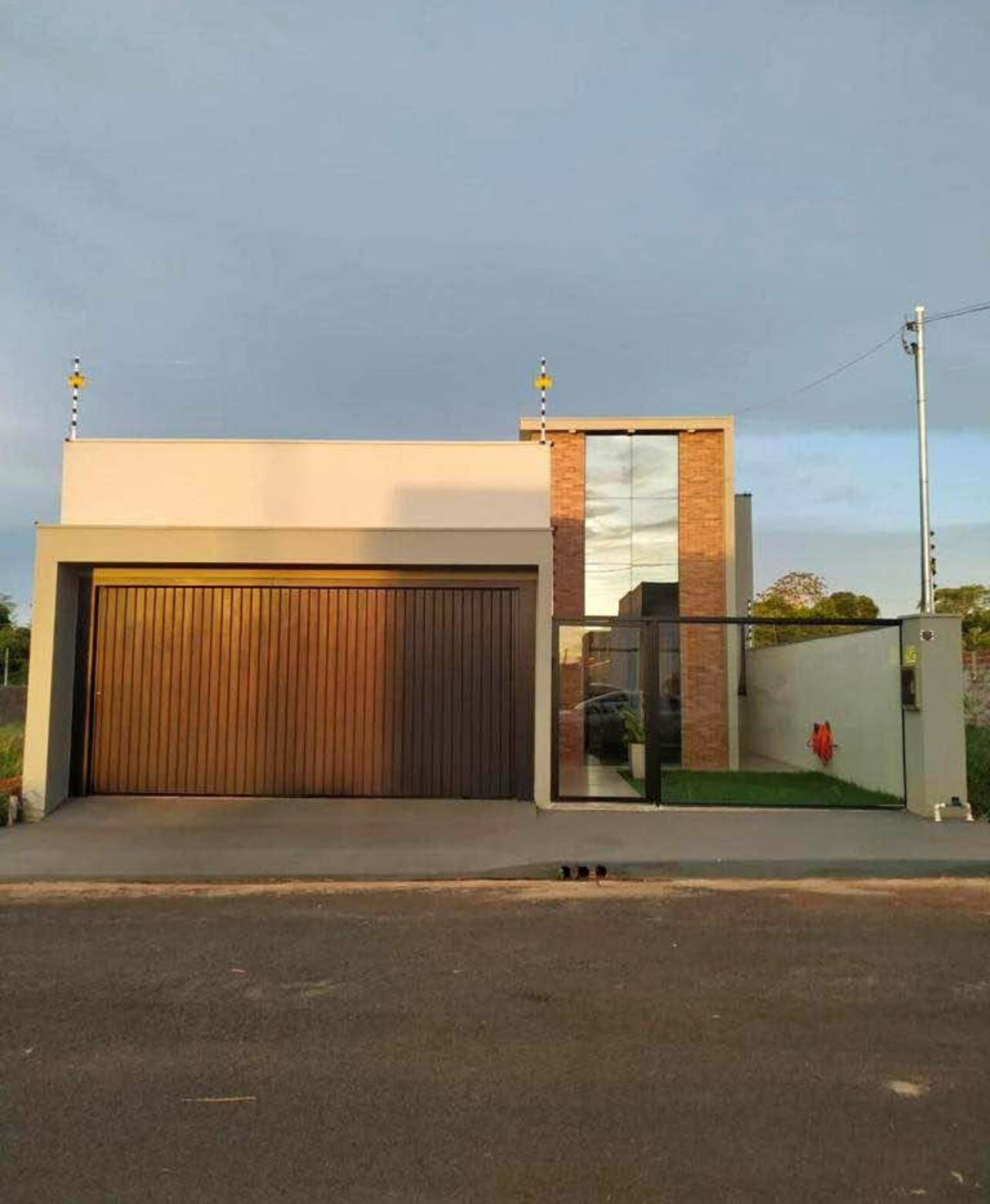 CASA NO PQ DO BOSQUE EM TGA DA SERRA-MT R$:800.000,00
-3 quartos