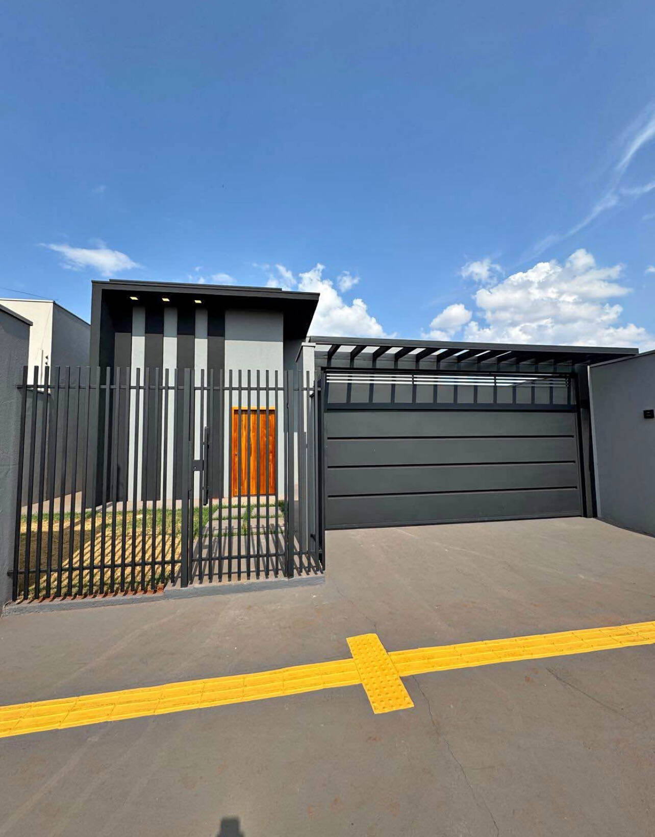 Casa à venda com 3 quartos, 96m² - Foto 1