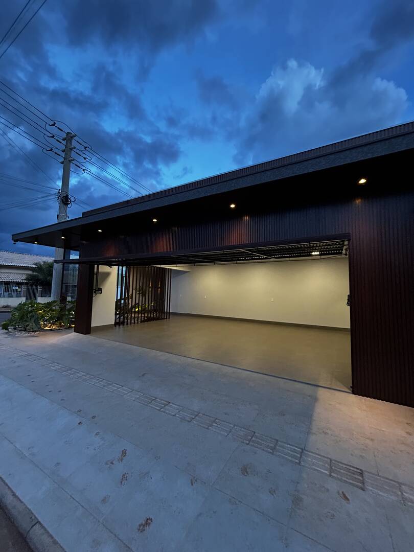 Casa à venda com 3 quartos, 300m² - Foto 1