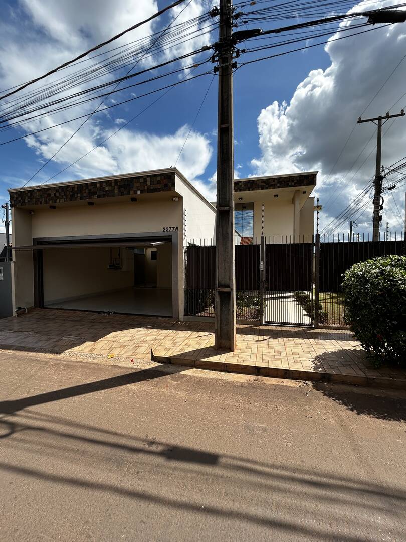 BELÍSSIMA CASA DE ESQUINA NA ENTRADA DO TARUMÃ