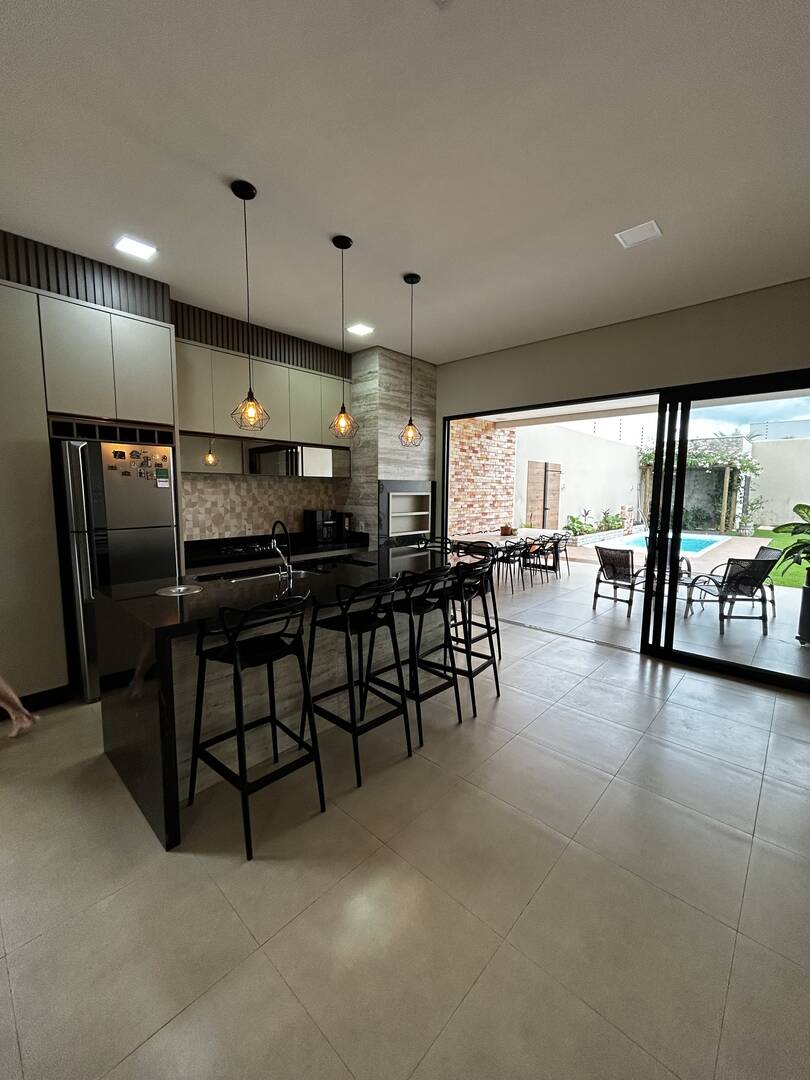 Casa à venda com 3 quartos, 205m² - Foto 4