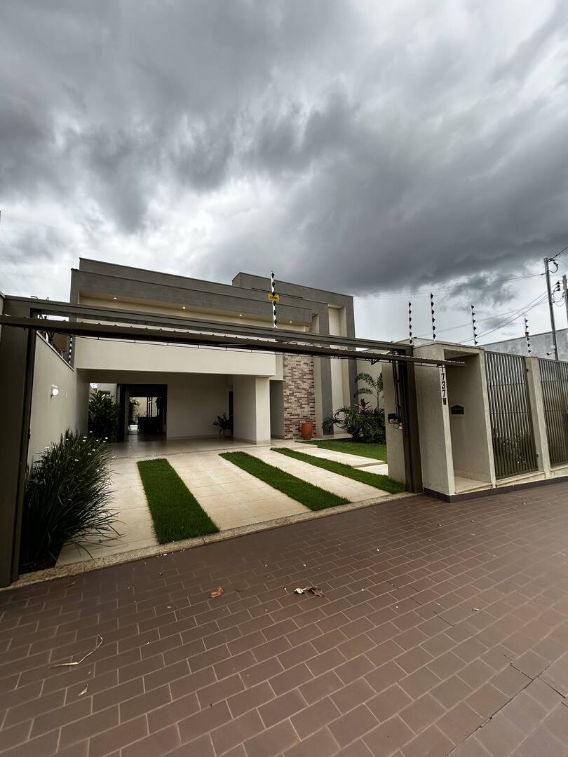 Casa à venda com 3 quartos, 205m² - Foto 1