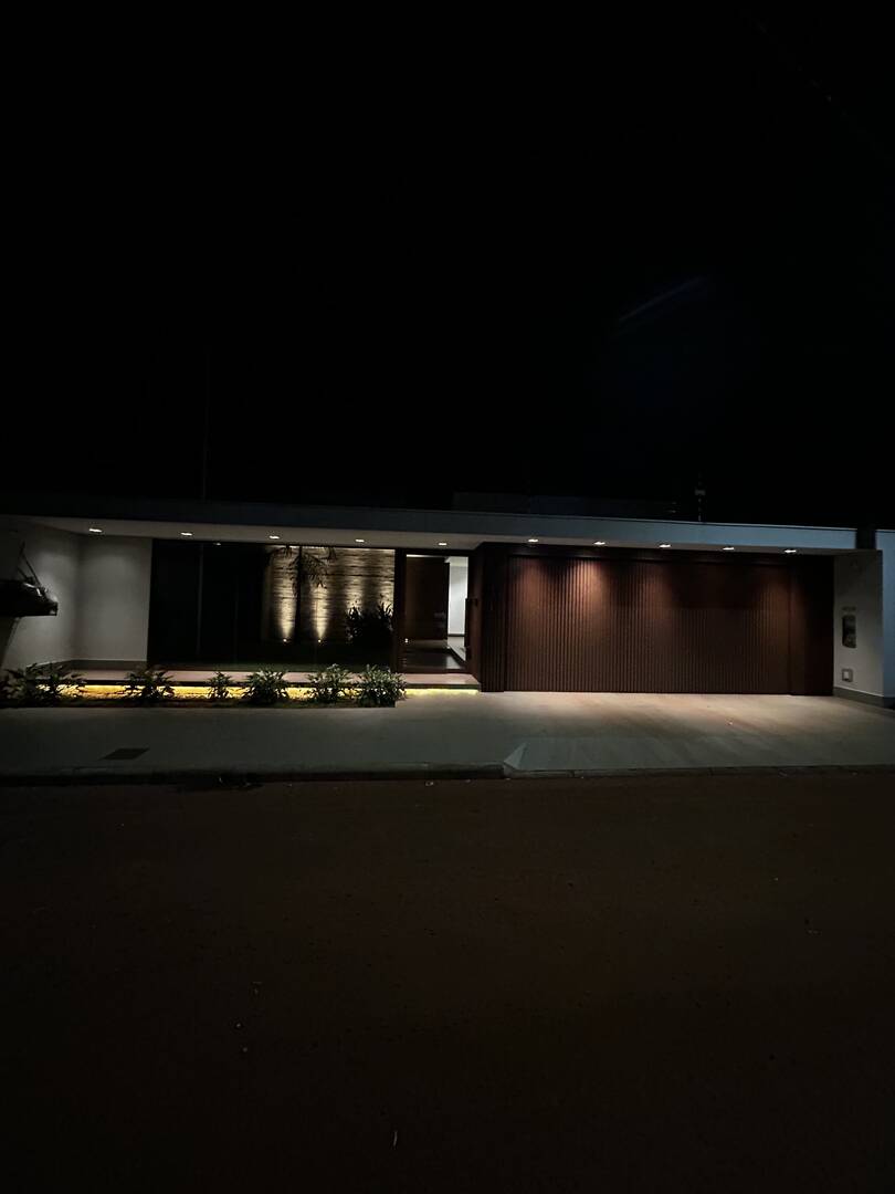 SOFISTICADA CASA DE ALTO EM BAIRRO NOBRE EM TANGARA DA SERRA-MT -JD FLORIZA