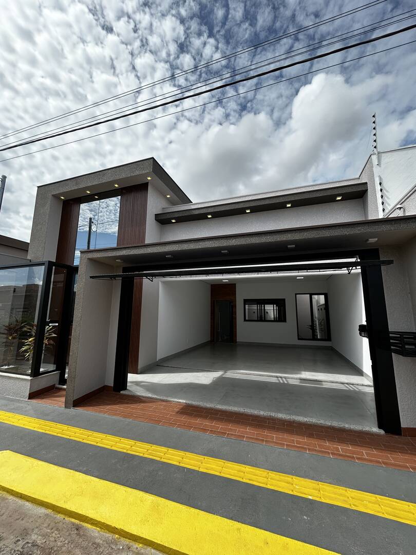 BELÍSSIMA CASA EM TANGARA DA SERRA-MT -NO JD
140 .M2 -
-R$ 930.000.00.