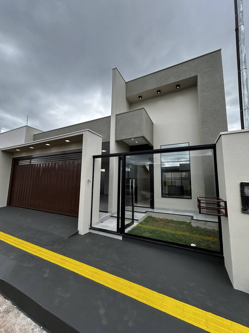 Belíssima casa no Tarumã em tangará da serra-MT
Terreno 10x25.
139M2