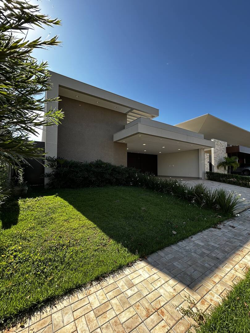 CASA DE ALTO PADRÃO NO CONDOMINIO MANACÁ R$: 2.400.000.00