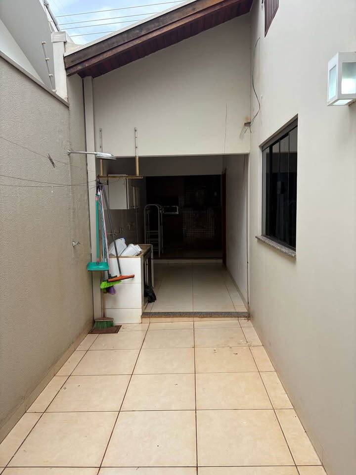 Casa à venda com 3 quartos, 225m² - Foto 3