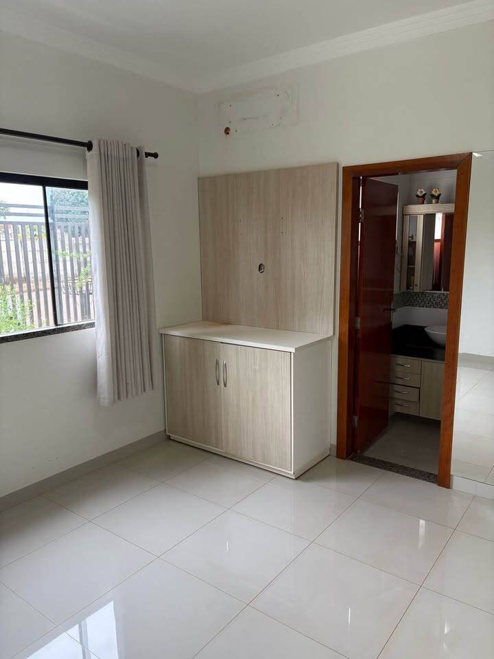 Casa à venda com 3 quartos, 225m² - Foto 2