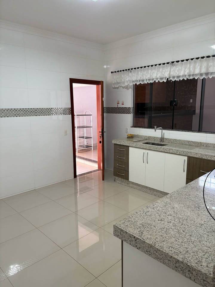 Casa à venda com 3 quartos, 225m² - Foto 13