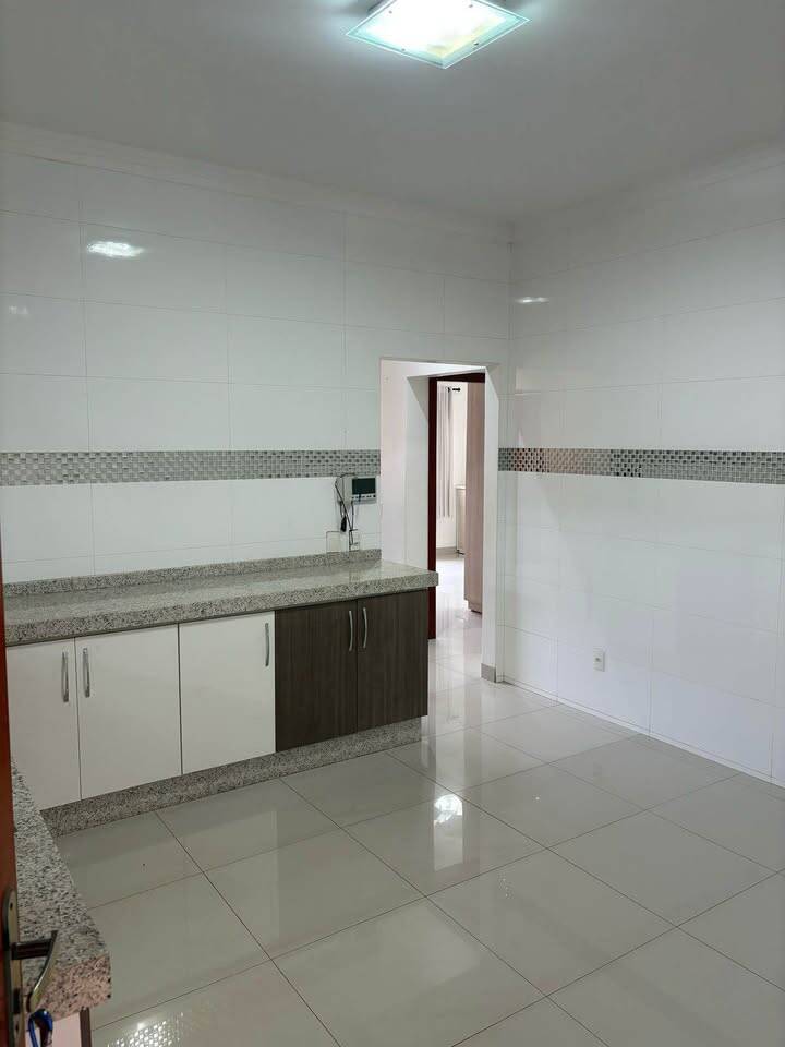 Casa à venda com 3 quartos, 225m² - Foto 14