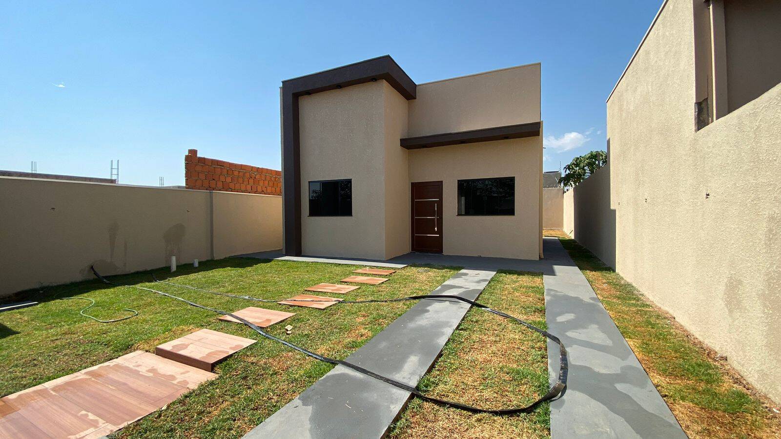 CASA NO PARQUE DO BOSQUE COM 70 metros quadrados.
R$: 450.000.00