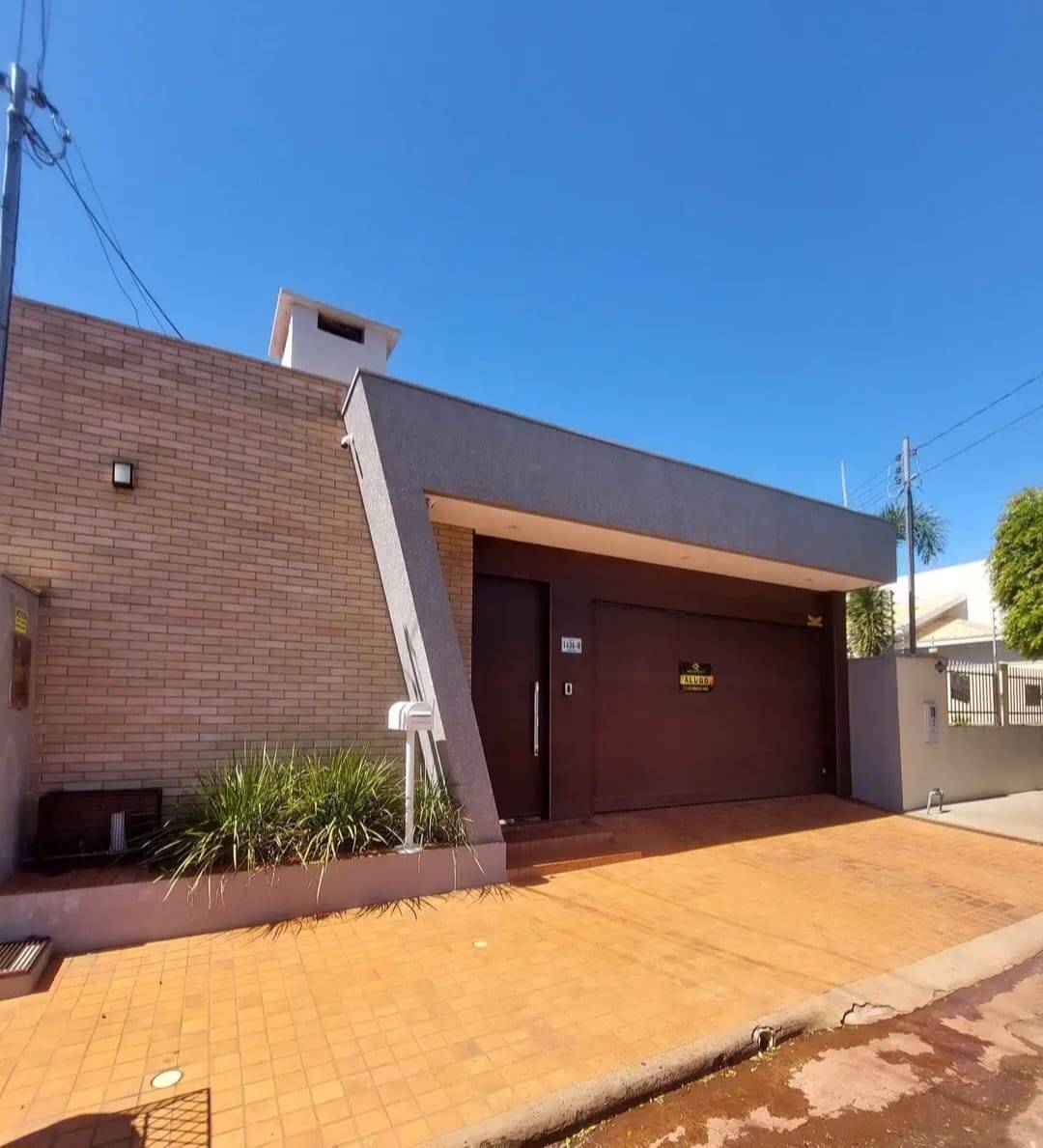 CASA A VENDA
JARDIM TANAKA
VALOR R$ 1.100.000,00
SUITE C/PLANEJADOS
