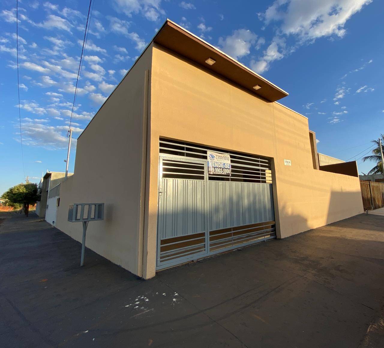 Casa à venda com 3 quartos, 84m² - Foto 1