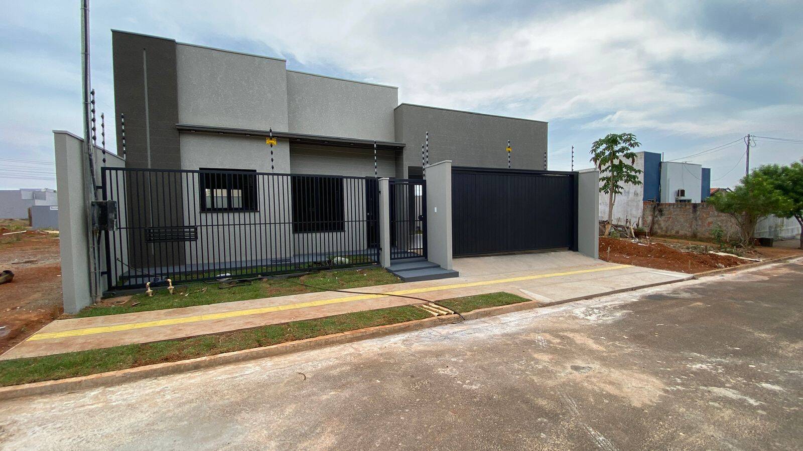 Casa à venda com 2 quartos, 103m² - Foto 1