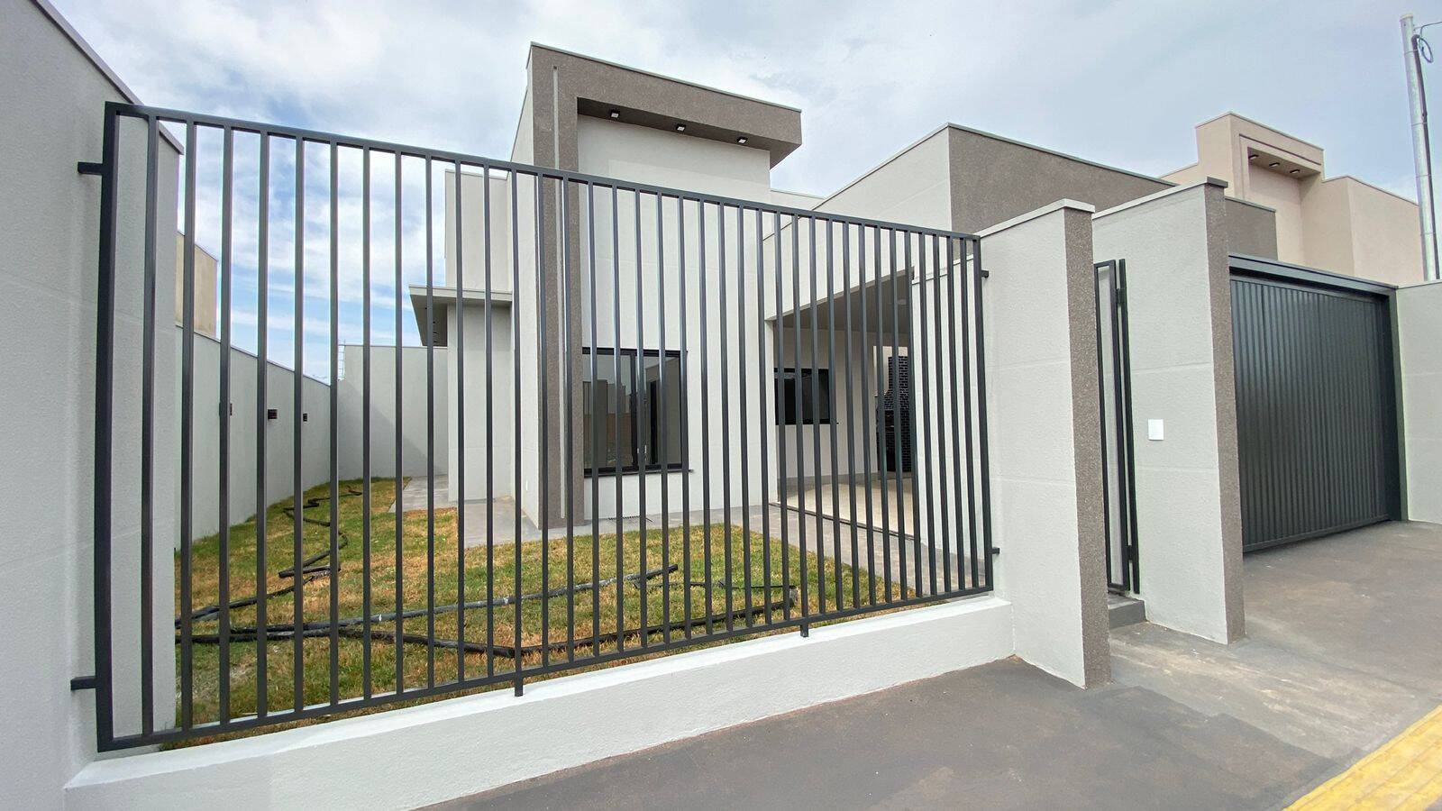 Casa à venda com 2 quartos, 96m² - Foto 1