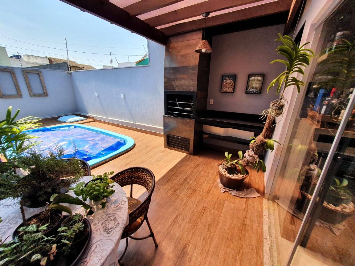 Casa, 3 quartos, 131 m² - Foto 1