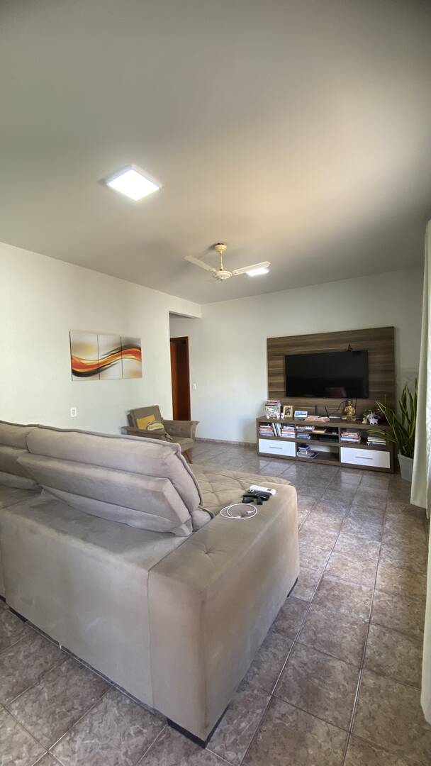 Casa, 5 quartos, 230 m² - Foto 4