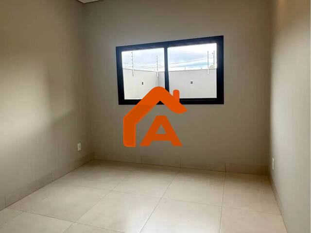 #101 - Casa para Venda em Tangará da Serra - MT