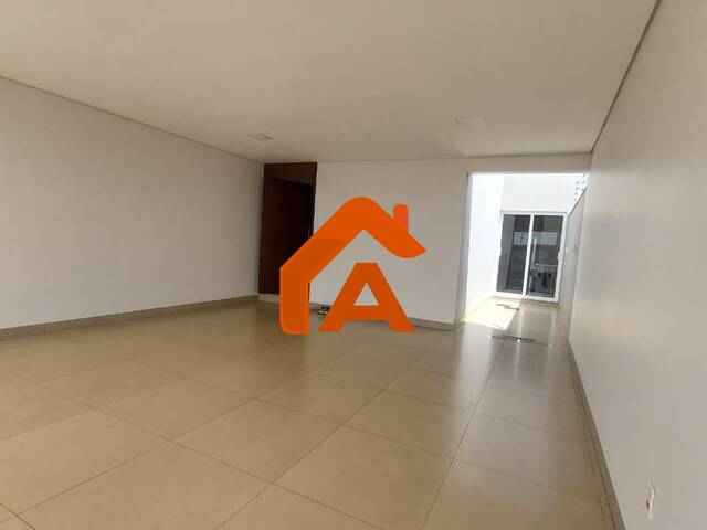 #215 - Casa para Venda em Tangará da Serra - MT