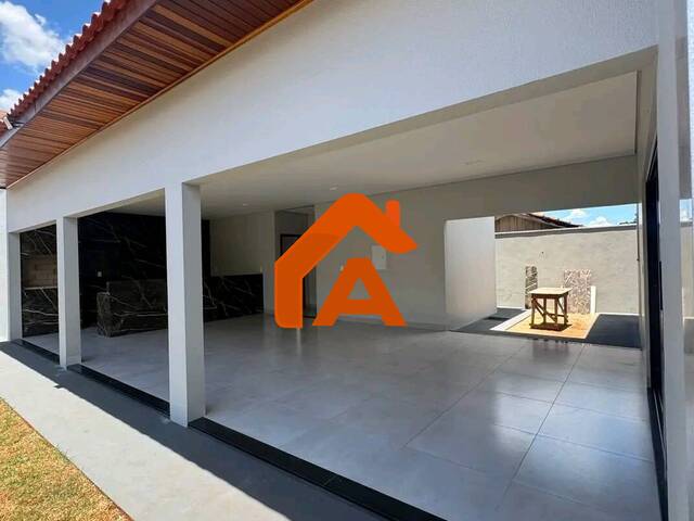 #233 - Casa para Venda em Tangará da Serra - MT