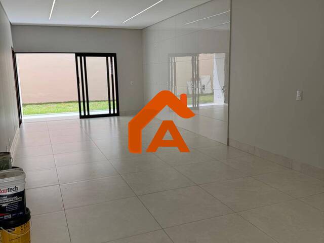 #293 - Casa para Venda em Tangará da Serra - MT