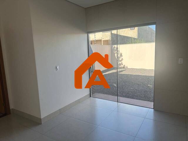 #301 - Casa para Venda em Tangará da Serra - MT