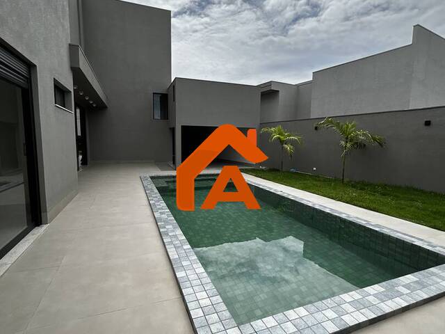 #310 - Casa para Venda em Tangará da Serra - MT